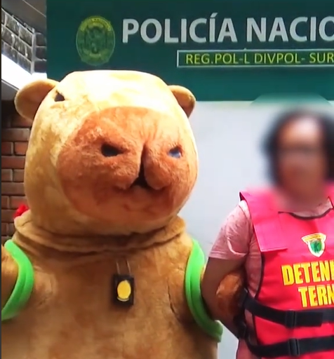 Capibara Policía de Perú