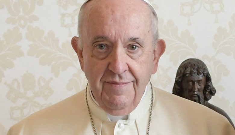 El Papa Francisco sufre de neumonía bilateral