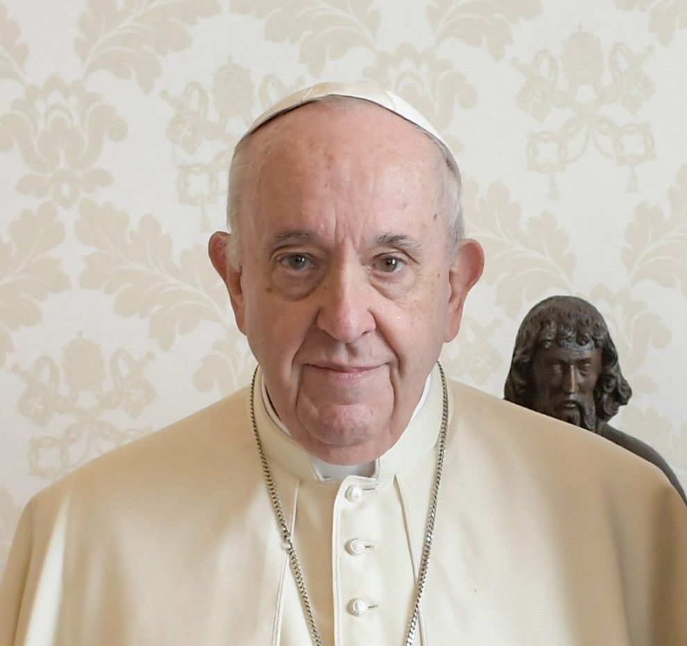 El Papa Francisco sufre de neumonía bilateral