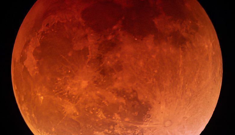 Cómo y cuándo ver el siguiente eclipse lunar la llamada “luna de sangre”