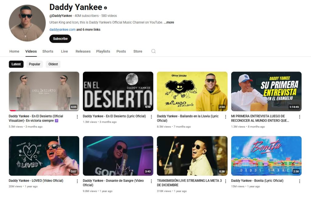 Daddy Yankee es absolutamente una de las figuras más importantes dentro de lo que se trata de la música, en particular del reguetón. Es más, si hablas del “reguetón viejito” probablemente estás pensando en sus canciones. Sin embargo, recientemente su carrera se ha vuelto una locura. Con un divorcio complicado, un intercambio de demandas con su ex esposa Mireddys González y un cambió repentino de estilo que nos sigue confundiendo hasta hoy en día. 