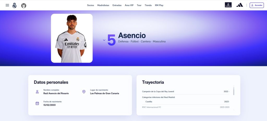 El futbolista del Real Madrid, Raúl Asencio, se enfrenta a un juicio junto a tres excompañeros de las categorías inferiores del club por su presunta implicación en la grabación y difusión de vídeos de contenido sexual, uno de los cuales involucraría a una menor de edad. Este caso, que se remonta a hechos ocurridos en 2023, ha generado una considerable atención mediática y plantea serias interrogantes sobre la conducta de los jóvenes deportistas y las posibles consecuencias legales y profesionales que podrían afrontar.