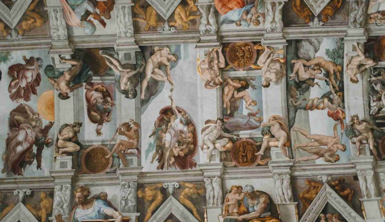 Instalan la chimenea en la capilla sixtina que anuncia al nuevo papa