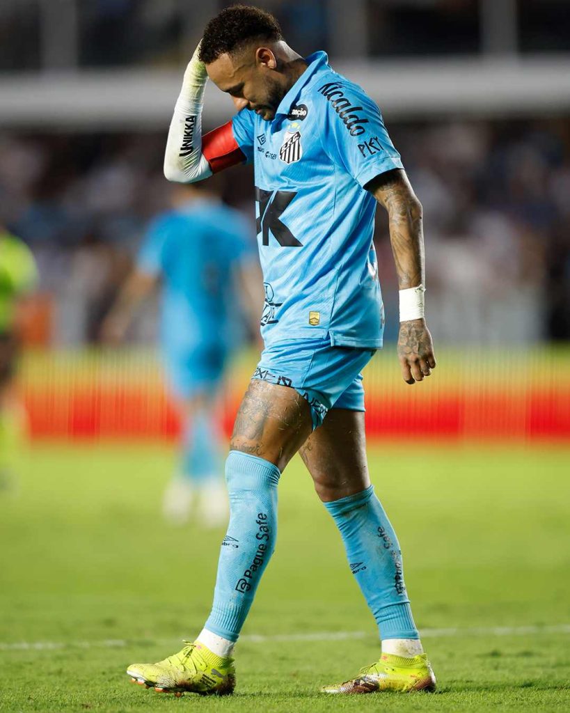 A la Maradona: Neymar marca con la mano y es expulsado en el Santos vs Botafogo