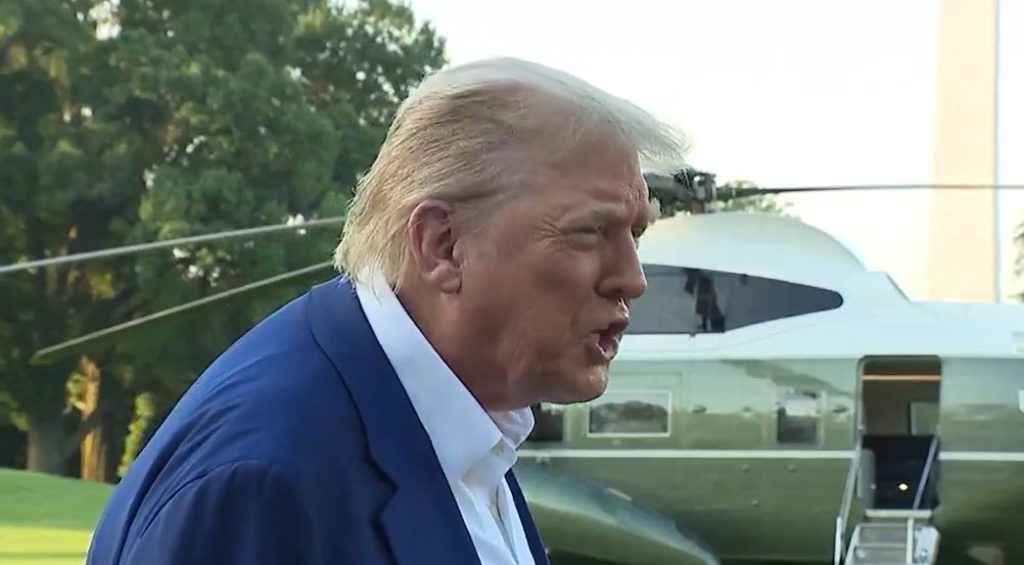 Poco después del ataque de Estados Unidos a Irán, y luego ataques de estos a bases regionales de Estados Unidos, Donald Trump salió a sus redes sociales a celebrar que acababa de conseguir el mejor tratado de cese al fuego de todos los tiempos y había traído paz al Medio Oriente. Para sorpresa de nadie, este acuerdo colapsó el mismo día que fue anunciado y israel está lanzando bombas y misiles nuevamente.