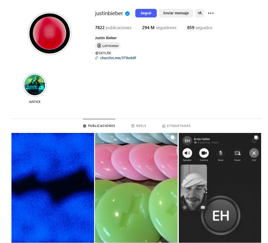 Justin Bieber, si nos guiamos por sus publicaciones en redes sociales, está pasando por una mala racha que parece no tener fin. Lo cual ha dejado preocupados a sus seguidores, que se han preocupado de las actitudes erráticas y preocupantes del cantante. Un mensaje reciente sobre una llamada “Relación transaccional”, ha comenzado a crear rumores de un posible divorcio de su esposa Hailey Bieber. 