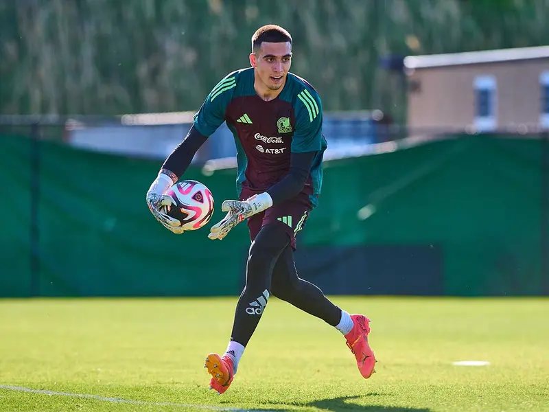 Alex Padilla Athletic Bilbao, Alex Padilla LaLiga, Padilla sale de Pumas, portero mexicano España, fichaje Athletic Padilla, Pumas bajas 2025, refuerzo Athletic Bilbao