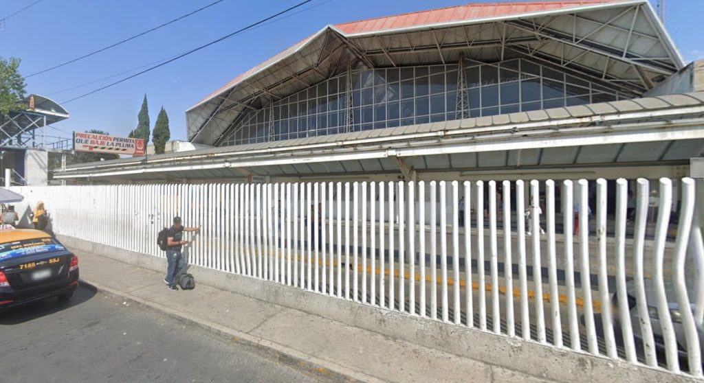 En la ciudad de Puebla, acaba de ocurrir una de las noticias más tristes de las que nos hemos enterado en mucho tiempo. Esta es la historia de Doña Mary, una adulta mayor que vivía en la Central de Autobuses de Puebla (CAPU), abandonada por sus hijos, pero que hasta el último de sus días esperó que regresaran sus hijos. Fue encontrada sin vida por las autoridades.