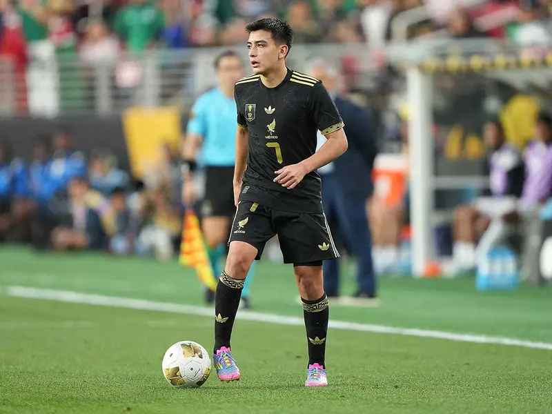 Gilberto Mora, jugador más joven final internacional, récord Gilberto Mora, Gilberto Mora México, México Sub-20, final selecciones juveniles, Gilberto Mora historia, promesa futbol mexicano