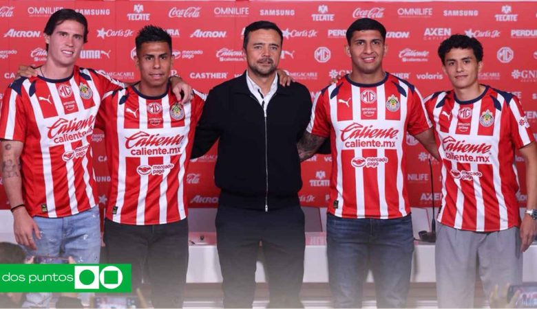 Chivas presentó a sus nuevos refuerzos y confirmó que la plantilla está completa para el Apertura 2025. Con un mensaje directo, el club dejó claro: solo quieren jugadores que realmente deseen vestir la camiseta rojiblanca.