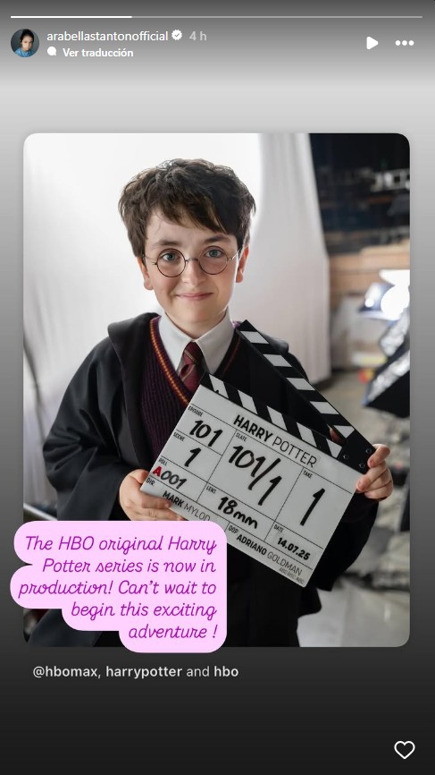 Por si acaso tenía rato que no sentías la edad, la última película de Harry Potter (Las reliquias de la muerte parte 2) salió en 2011 y desde ese entonces no hemos visto a Harry Potter de regreso. Eso hasta que HBO anunció una nueva serie que cuenta una vez más la historia de las películas. Y lo que las nuevas noticias nos mencionan es que esta serie acaba de empezar el rodaje, con Dominic McLaughlin en el rol de protagonista.