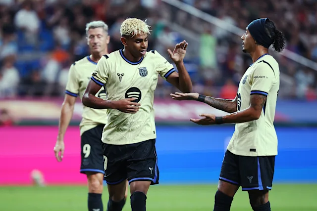 Lamine Yamal, dorsal 10 Barcelona, doblete Yamal, FC Barcelona vs FC Seoul, goleada Barcelona, amistoso Barcelona 2025, Barça 7-3 Seoul, Lamine Yamal goles, pretemporada Barcelona, festival de goles.