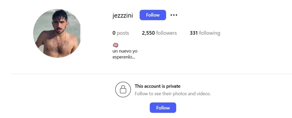 Si estás al corriente de las modas de TikTok e Instagram, probablemente conoces a Jezzini, el comediante que desapareció después de un par de videos bastante preocupantes. Pero aquí no hay misterio: reapareció en Venga la Alegría con un nuevo look, nueva actitud y ahora como cantante. Mientras tanto, en las redes sociales lo están "funando" porque no se está tomando en serio la salud mental.