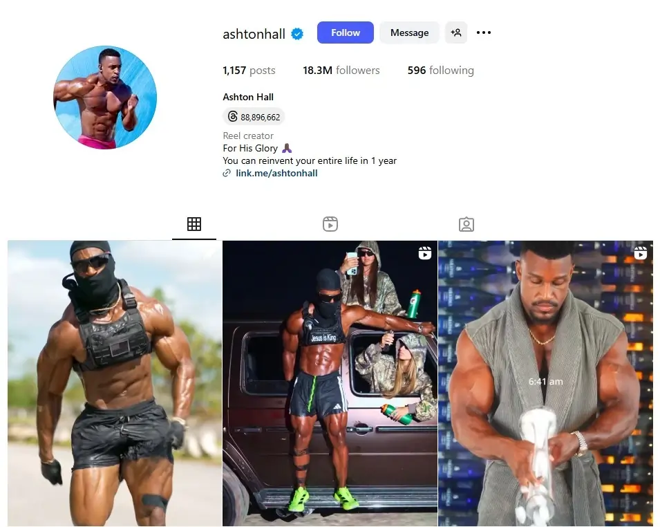A principios de octubre, comenzaron a circular los rumores en redes sociales de que el influencer conocido por su rutina extrema Ashton Hall murió en un accidente trágico, al colapsar mientras hacía entrenamiento con pesas para uno de sus videos. Pero, eso es lo que dicen las publicaciones. Nosotros te contamos la verdad sobre lo que sucedió con la celebridad de internet, el origen de las Fake News y las razones por las que este jugador aspirante de la NFL se volvió viral.