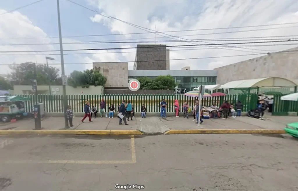 El Instituto Mexicano del Seguro Social es una de las instituciones más importantes para el México moderno, otorgando acceso a la salud para miles de ciudadanos todos los días, al mismo tiempo que es una de las más controversiales del país. Desde desabasto, personal no calificado e instalaciones que prestan servicio a un exceso de personas que superan la capacidad, pero el caso de las dos médicas superó a los demás. Con un video donde unas doctoras se burlan de un paciente que está gritando de dolor en el IMSS de Irapuato. En dos puntos te explicamos todos los detalles de lo que sucedió: