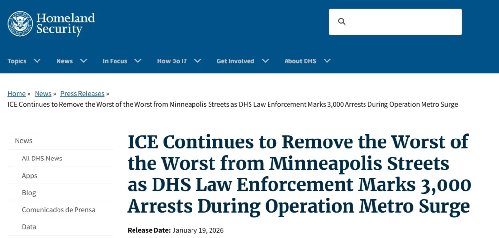 En el último año, la visión que tenemos de Estados Unidos en México y otras partes del mundo cambió de manera drástica, aunque en todo caso es importante recordar que Donald Trump es el presidente menos popular que ha tenido este país en su historia. Un ejemplo claro de esto son las protestas que se están viviendo en Minneapolis, después de la muerte de Renee Good y Alex Pretti, que ya están teniendo efectos tangibles en la toma de decisiones de Gregory Bovino y otros oficiales del servicio de aduanas (ICE). En dos puntos te explicamos todo lo que tienes que saber sobre los eventos que están teniendo lugar.