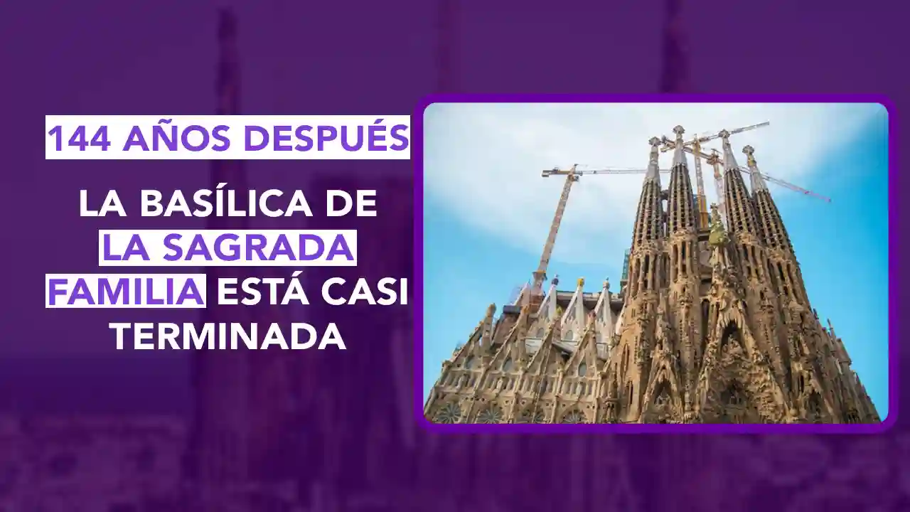 Sagrada Familia Barcelona, cruz torre de Jesucristo Sagrada Familia, cuatro brazos horizontales Sagrada Familia, Antoni Gaudí legado, dos puntos punto media, Torre de Jesús 172.5 metros, construcción Sagrada Família, Sagrada Família 2026, Agnus Dei escultura, arquitectura modernista Gaudí, basílica más alta del mundo, noticias Sagrada Familia, avances construcción templos, cerámica blanca cruz Sagrada Familia, turismo Barcelona iconos, hito histórico Sagrada Família, instalación brazos cruz Sagrada Familia, dos puntos punto media