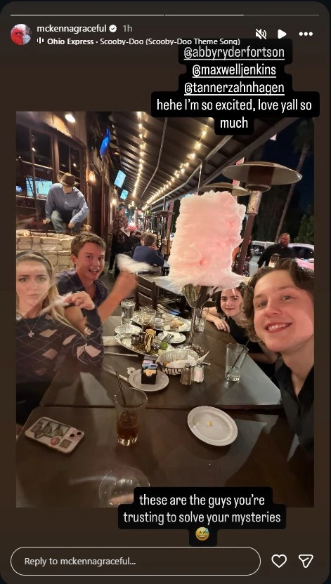 El horror, la comedia y el misterio no están tan separados como creerías. A pesar de que parecen experiencias por completo diferentes, hay una variedad de programas que nos demuestran que la unión no solo es posible, sino que consigue resultados excelentes. Por eso está de regreso la pandilla cazafantasmas, en la nueva serie live action de Scooby-Doo de Netflix, con las actrices Abby Ryder Fortson, McKenna Grace y muchas sorpresas más para los fanáticos. En dos puntos te contamos todo lo que sabemos de esta nueva entrega y quiénes son los actores que le darán vida a los nuevos personajes de la franquicia.