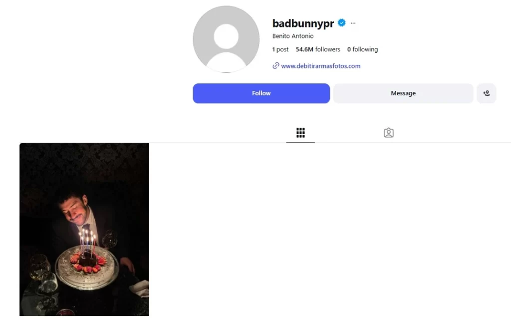 Una vez al año, todos nosotros tenemos derecho a celebrar un día, no porque en el pasado sucedió algo importante o porque está relacionado con alguna tradición, sino solo por el hecho de que estamos vivos y que pasamos un año más en esta tierra. Cuando un individuo famoso festeja de esta manera, no solo sucede entre ellos y sus personas más cercanas, sino también entre sus fanáticos alrededor del mundo. Este es el caso ahora de Bad Bunny, cuyo cumpleaños es hoy, después de celebrar dos de sus éxitos más grandes: el Super Bowl y el primer concierto en Asia con el Spotify Billions Club en Tokyo, Japón.