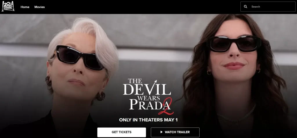 Se aproxima uno de los eventos más importantes para los fanáticos del cine, ya que una de las películas más exitosas del 2006 está de regreso, con un elenco clásico y toda la emoción que esperan sus seguidores. Se trata de El diablo viste a la moda 2, las estrellas principales de su cast, Anne Hathaway y Meryl Streep, visitaron la Ciudad de México en una gira mundial antes del estreno de la cinta más esperada del 2026. En dos puntos te contamos todo sobre el estreno, cómo se vivió el momento en la casa azul de Frida Kahlo y los detalles del libro original de Lauren Weisberger que nos revelan la trama completa.