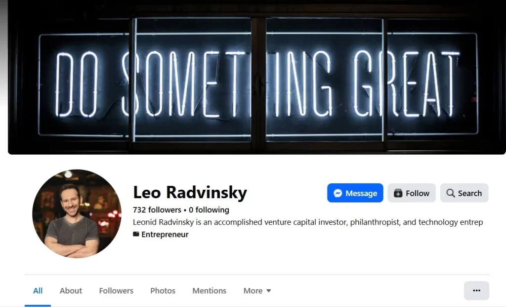 La sociedad actual está creada por los líderes en la tecnología que supieron inventar las plataformas por medio de las que se generan las interacciones en línea, esto llevó a la formación de los grandes imperios digitales y algunas de las empresas más grandes en la actualidad. Pero hay algunos ejemplos de lo anterior que no alcanzaron el mismo estrellato, como Leonid Radvinsky, desarrollador de la “página azul” (OF), del cual nos enteramos de su muerte tras una larga batalla contra el cáncer. En dos puntos te contamos todo lo que sabemos de esta figura, cómo se volvió un billonario y los motivos por los que era tan controversial.