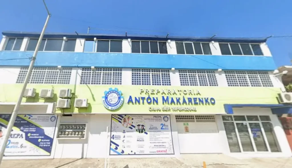 El crimen, en especial aquel que se realiza con violencia, es común en México y otras partes del mundo, en algunos casos hay variantes y especificaciones que son particulares de una región, pero con la llegada del internet, se esparcen. El ejemplo más reciente se trata de Osmar N, un adolescente de Lázaro Cárdenas, Michoacán, que siguió una ideología extremista para causarle heridas fatales a dos de sus maestras. En dos puntos te contamos todo lo que sabemos al respecto de este caso y lo que no sabías de esta tendencia que acecha a los jóvenes por el internet.