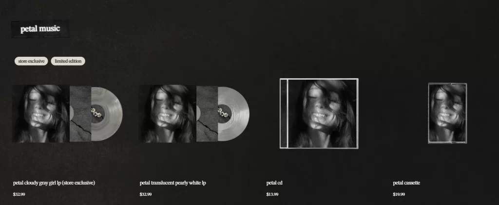 Las estrellas más grandes del mundo del entretenimiento no se dedican a una sola cosa, mezclan éxitos en la pantalla grande, las pasarelas, la música y tienen enormes cuentas en redes sociales. Una de las personas más significativas en este aspecto es Ariana Grande, que en los últimos años demostró que también tiene un futuro brillante como actriz, su nuevo álbum, “Petal”, representa un regreso triunfal a los estudios luego de uno de sus trabajos más icónicos. En dos puntos te contamos todo lo que sabemos de este lanzamiento siguiente, en qué fecha saldrá y los proyectos en el mañana de la cantante.