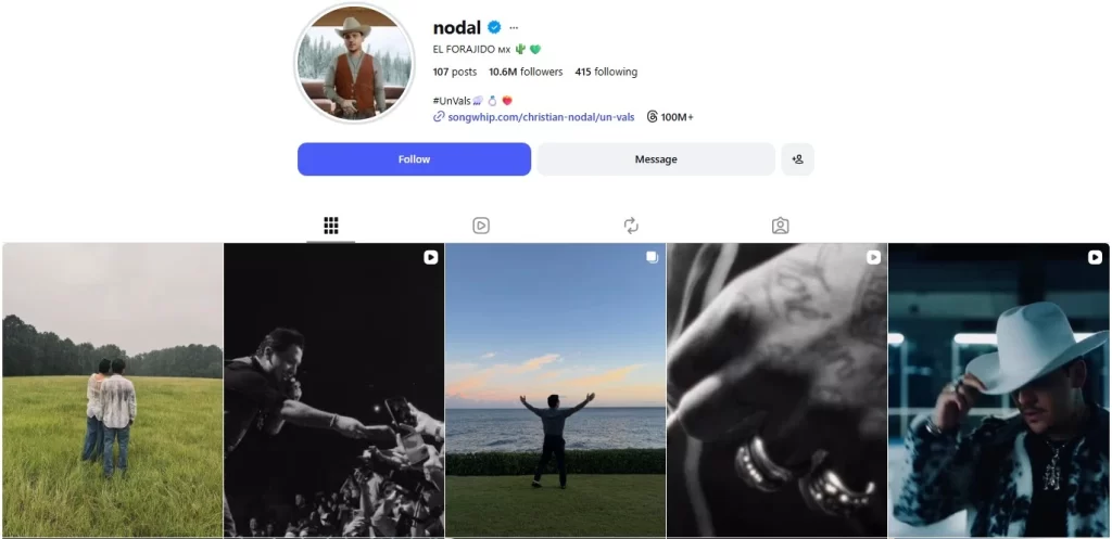 Hay personas que consiguen dominar la conversación, cuyo peso de sus controversias es tan grande que su simple mención acapara toda la atención de los medios, en México hay un par de ejemplos de este fenómeno en la actualidad. Ninguno de ellos es más considerable que Christian Nodal, que después de su concierto en Altos de Chavón dio una entrevista donde habló a fondo de Ángela Aguilar. Eso no es ninguna sorpresa, la parte excepcional es el contenido del mensaje, ya que escuchamos una versión más honesta, romántica y humana del cantante, en dos puntos te contamos todo al respecto.