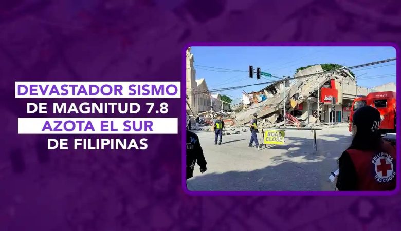 Hoy en Dos News hablamos sobre el poderoso y profundo sismo de magnitud 7.8 que ha sacudido la región de Mindanao, al sur de Filipinas, dejando a su paso un panorama de graves daños estructurales, colapsos de edificios y escenas de pánico generalizado. El violento movimiento telúrico coincidió trágicamente con el primer día del ciclo escolar, lo que obligó a la evacuación inmediata de miles de estudiantes y maestros en toda la región afectada, particularmente en ciudades como General Santos y zonas aledañas.