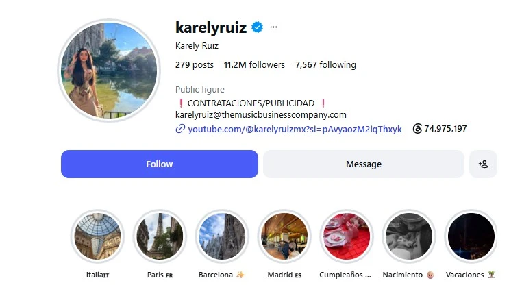En la actualidad, uno de los sueños más comunes entre los jóvenes es volverse famoso por la atención, las oportunidades económicas y los múltiples beneficios que conlleva ser influencer. Aunque también existe la posibilidad tenebrosa de que llames la atención de las personas equivocadas y te conviertas en el blanco de un grupo generador de violencia. Eso sucedió en el contexto de Karely Ruiz, la influencer de Nuevo León que sufrió lo que parece un intento de secuestro en su casa en la madrugada del 29 de julio. En dos puntos te contamos todo lo que sabemos del caso y lo que están revelando las autoridades.