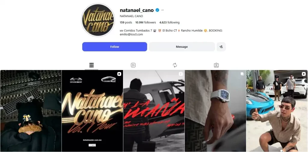 A pesar de que cualquier persona con un smartphone tiene acceso a la mayoría de la música del mundo, si de verdad te gustan los ritmos de un artista, no hay ningún sustituto para un evento en vivo. Por eso hay muchas personas que están emocionadas por el nuevo anuncio de Natanael Cano, que llegará a la CDMX en 2026 con una serie de boletos para conciertos que lo llevarán por toda la república. En dos puntos te contamos todo lo que tienes que saber de este anuncio, las razones por las que se está volviendo viral en internet, el nuevo álbum que está planeando y la reacción que está generando en redes sociales.