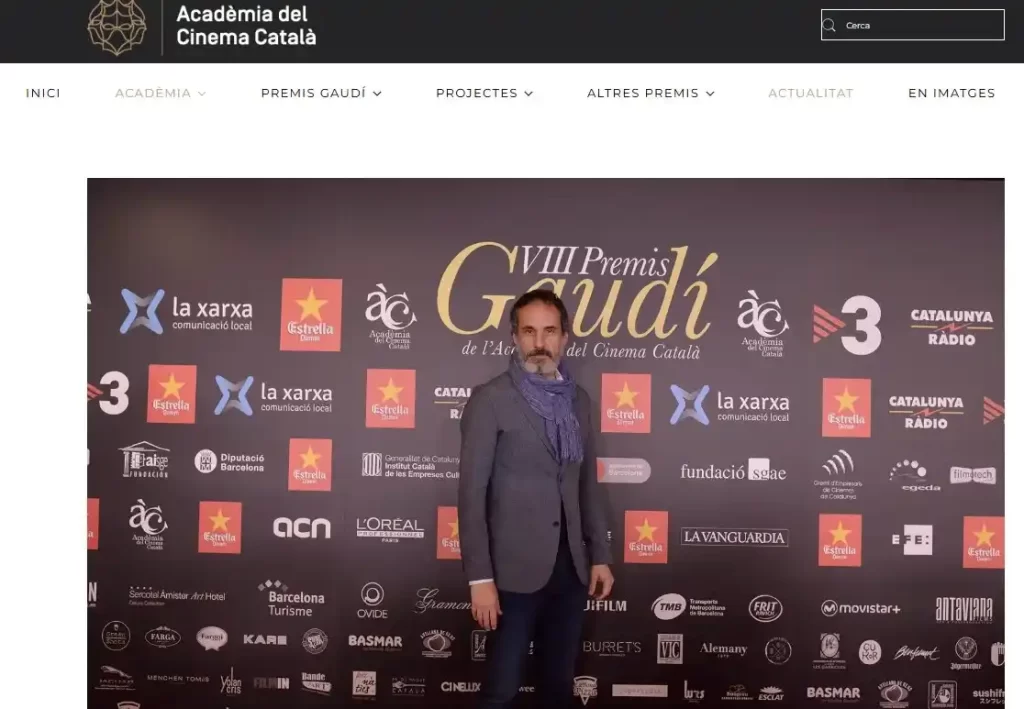 Las producciones que nos dan el cine y la televisión ocupan a una gran cantidad de intérpretes, a pesar de que solo aparecen unos pocos nombres en las portadas y pósteres. Hay quienes a lo largo de los años acumulan un repertorio que solo podemos llamar legendario. En esta ocasión nos referimos al actor español Francesc Garrido, conocido por sus series, que falleció a causa de un infarto. En dos puntos te contamos todo lo que sabemos de este caso, las razones por las que se hizo tan popular, sus producciones que lo hicieron tan conocido, y además te contamos aquello que sabemos de su historia de vida y de los motivos por los que se volvió una de las figuras más célebres de su país.