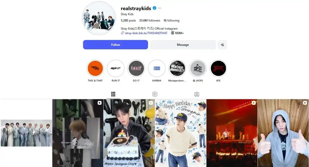 El mundo del K-pop se está volviendo uno de los más importantes para el entretenimiento global. El mercado emergente para la cultura coreana se encuentra en América Latina, en especial México. De los países que más consumen las canciones, los dramas y la cultura en general del gigante asiático. Una de las muestras más recientes de esta cercanía está con Stray Kids, que como parte de su concierto visitaron a Claudia Sheinbaum en Palacio Nacional. En dos puntos te contamos todo lo que sabemos de esta colaboración, así como las fechas en las que los podrás ver. Además de la extraña controversia que causó un error en la traducción automática de redes sociales.