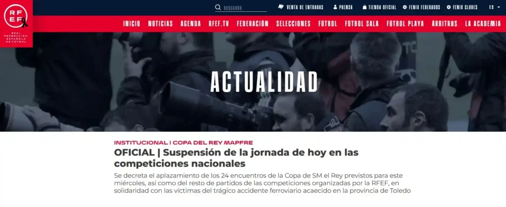 El deporte y las múltiples disciplinas que representa son un factor importante en la sociedad, con personas que en múltiples ocasiones le dan una mayor prioridad que a otros eventos. Según Cristiano Ronaldo, su padre casi se pierde el bautizo del goleador por jugar en un duelo. Sin embargo, hay ocasiones, tragedias nacionales, que exigen el respeto. Eso es lo que estamos viendo en España, donde están cancelados los partidos de la Copa del Rey por un choque de trenes en Toledo. En dos puntos te contamos todo lo que sabemos de este caso, lo que dicen los medios oficiales y las fechas en las que se jugarán los encuentros, así como las posibles causas de este percance.