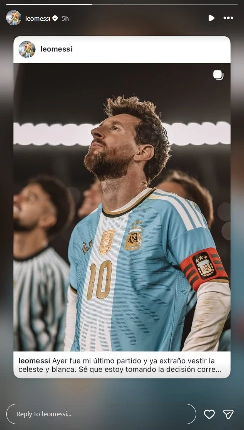 El Estadio Monumental albergó el partido de despedida de Lionel Messi, pero la publicidad con drones de Sancor Seguros en la despedida de Messi desató una ola de críticas en las redes sociales durante la noche del 12 de octubre de 2026. Los fanáticos abuchearon el logotipo comercial que interrumpió el homenaje y los usuarios señalaron un insólito error técnico en la animación que mostró al capitán argentino pateando con la pierna derecha.