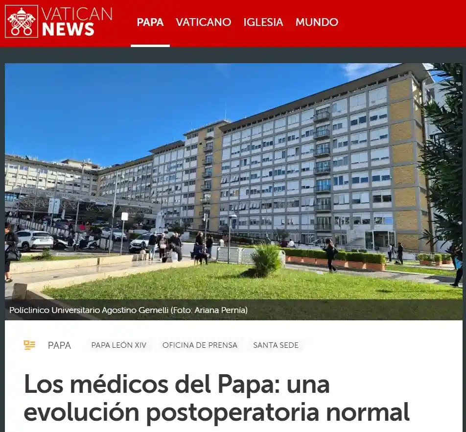 ¡Atención mundial desde Roma! En esta emisión de Dos News te contamos los detalles sobre la operación del Papa León XIV, a quien le extirparon parte del pulmón derecho tras confirmarse un adenocarcinoma pulmonar. Te platicamos su estado de recuperación, la suspensión de sus actividades y la sorprendente coincidencia con la película mexicana El Habitante de 2017.  Entérate de esto y más en dos puntos punto media, plataforma de Puebla, México. El Vaticano confirmó este martes que el Papa León XIV tiene cáncer de pulmón tras someter al pontífice de 71 años a una intervención quirúrgica en el Hospital Policlínico Gemelli de Roma. Durante el procedimiento de 3 horas, el equipo médico encabezado por especialistas en cirugía torácica extirpó el lóbulo inferior del pulmón derecho al detectar una lesión tumoral. Los análisis histológicos posoperatorios revelaron la presencia de un adenocarcinoma, un diagnóstico que el propio líder de la Iglesia Católica dio a conocer con total transparencia tras el hallazgo preventivo del nódulo durante sus controles médicos de rutina.